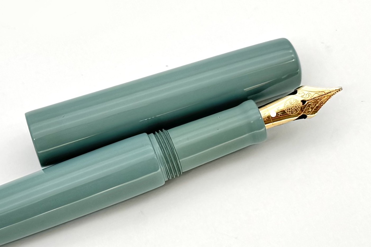 NakayaDeskPenAmairoFP_F